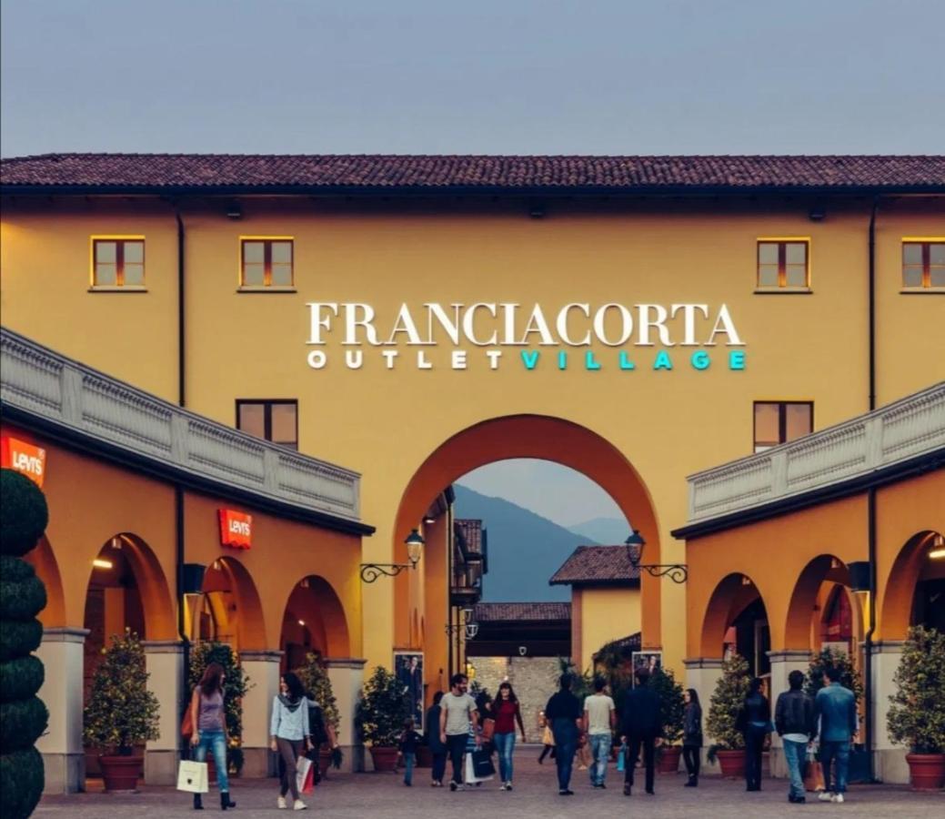 Franciacorta Flat & Bollicine Apartman Passirano Kültér fotó